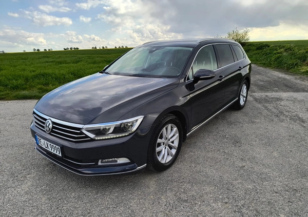 Volkswagen Passat cena 58900 przebieg: 206000, rok produkcji 2015 z Wieluń małe 121